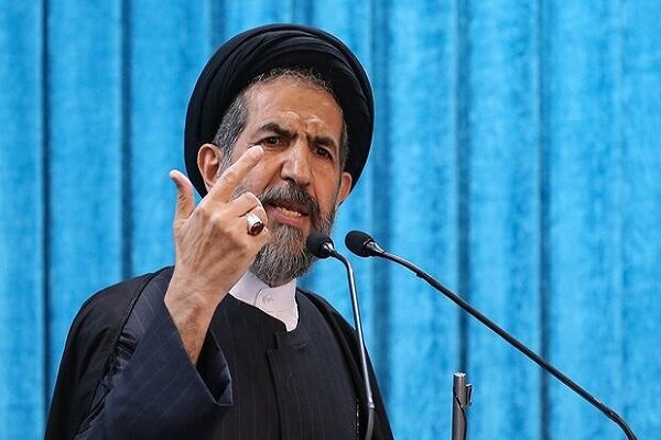 خطیب موقت نماز جمعه تهران: رهبر معظم انقلاب با اراده استوار خود ملت ایران و امت اسلام را در مسیر قدرت و اقتدار هدایت کرد