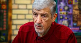 حقیقتپور: قالیبافِ مذاکرهکننده معادل «سردار موسوی» است/ رهبری مثل مربی تصمیم میگیرد چه کسی در زمین بازی کند/ کف خیابان به تندروها اعتقاد ندارد