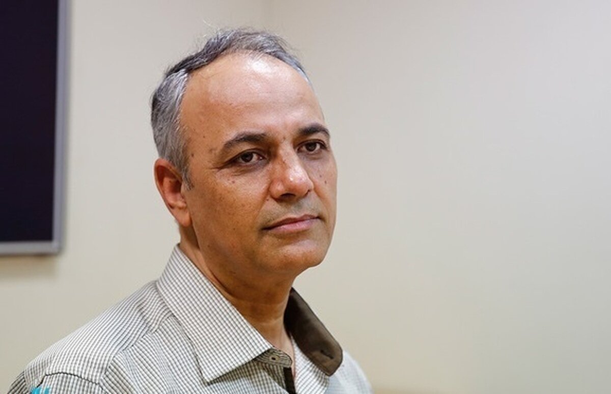 زیدآبادی: افکار عمومی در این ۲۰ سال چند بار دستخوش تغییرات دوره‌ای و باورناپذیر شده است؟/ درس بگیریم