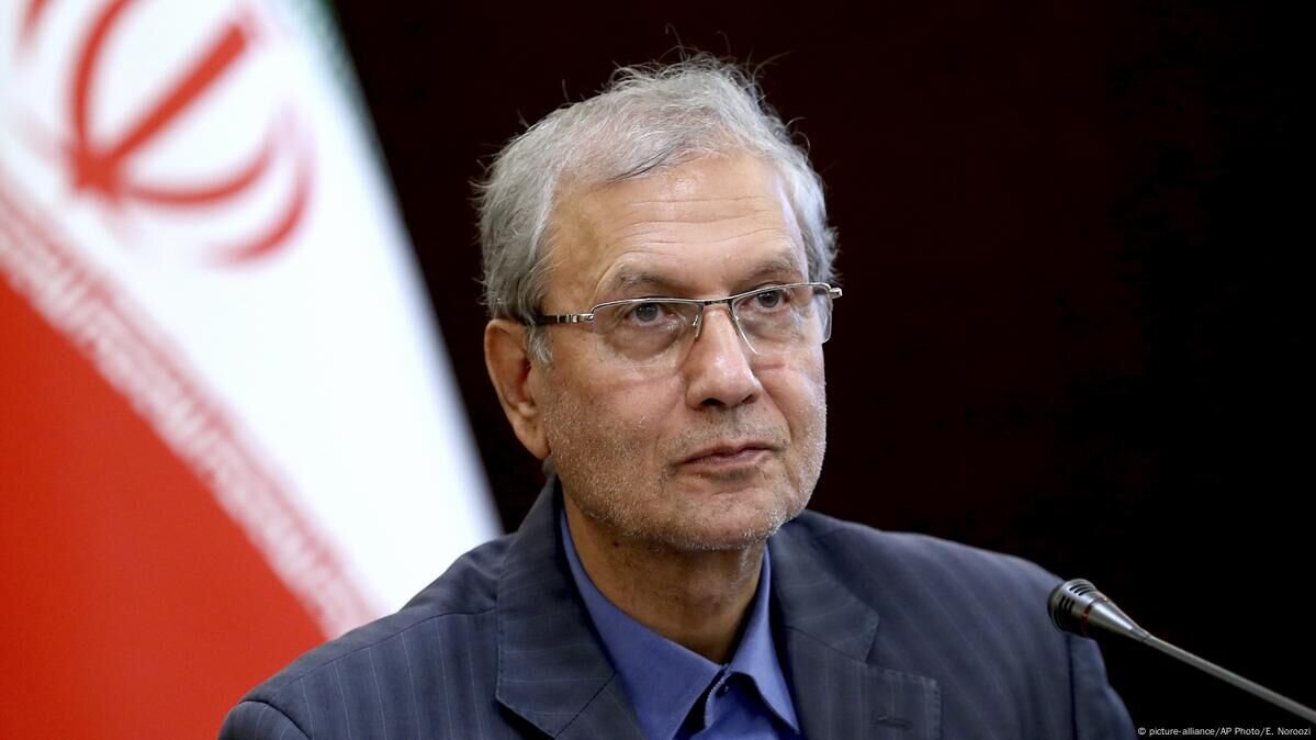 علی ربیعی:به عنوان رقیب سیاسی قالیباف،او را گزینه ای درست برای مذاکرات جدید می دانم و از او حمایت می کنم/راه موفقیت  بهره گیری از مشاوران فراجناحی است