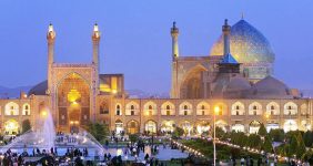 احتمال ریزش ناگهانی کاشی های مسجد جامع عباسی/ تخصیص اعتبارات مرمتی ضروری است