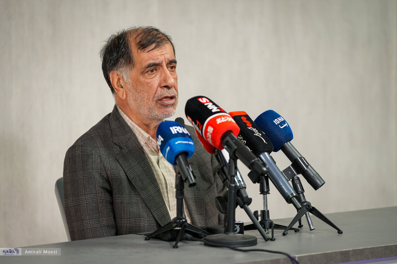باهنر: ملت تا احقاق حق کشور و خونخواهی رهبر شهیدمان برجای نخواهد نشست/ به مذاکره کنندگان و قالیباف اعتماد شود