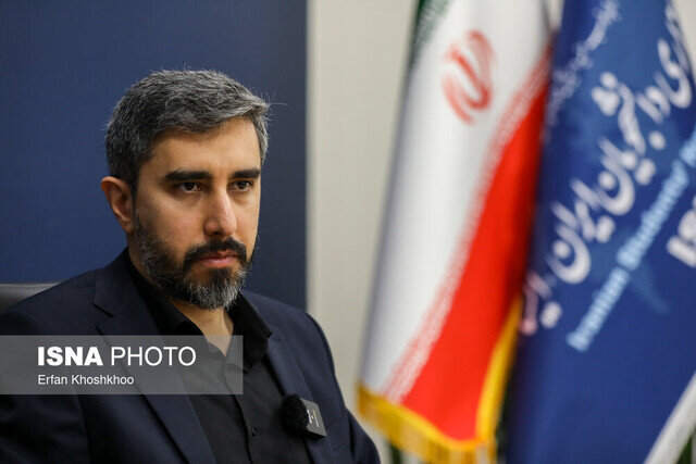 کنایه عضو شورای اطلاع رسانی دولت رئیسی به امیرحسین ثابتی: کسانی که مدعی تحمیل آتش بس و مذاکرات به رهبری تحمیل می‌شوند، به کشور جفا می‌کنند