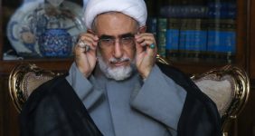منتجب نیا: سیاستهای کلان کشور در مورد مذاکره با تصمیم رهبری نظام اتخاذ می شود و علما و مداحان نباید آن را زیر سوال ببرند