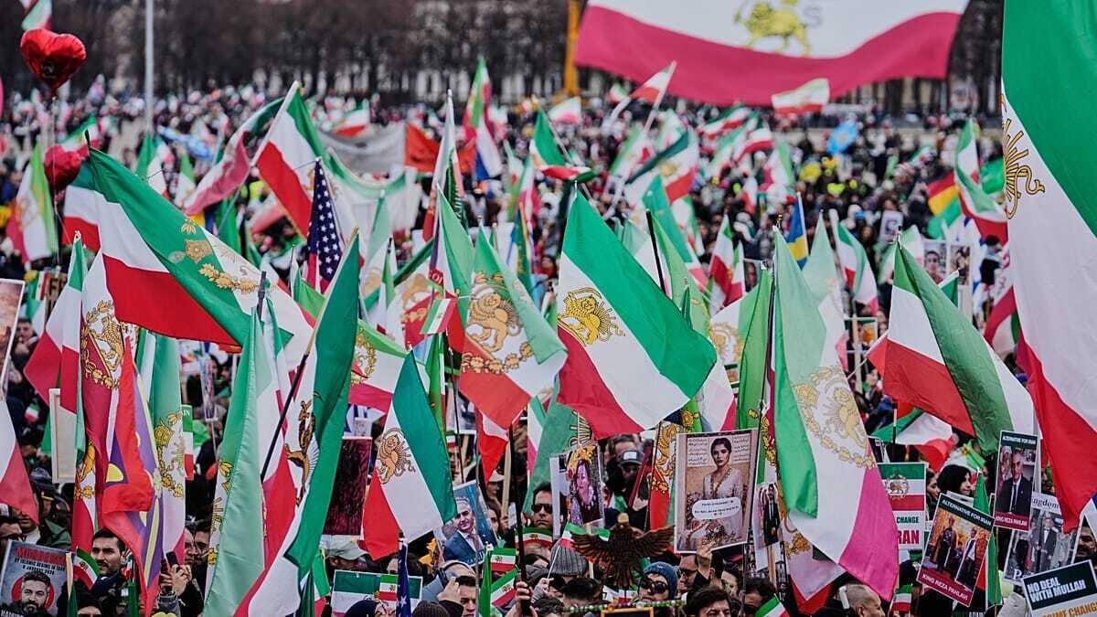 خودفریبی و نمایش‌های خیابانی
