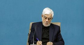 عارف: امنیت تنگه هرمز رایگان نیست/ انتخاب روشن است: یا یک بازار نفت آزاد برای همه، یا...
