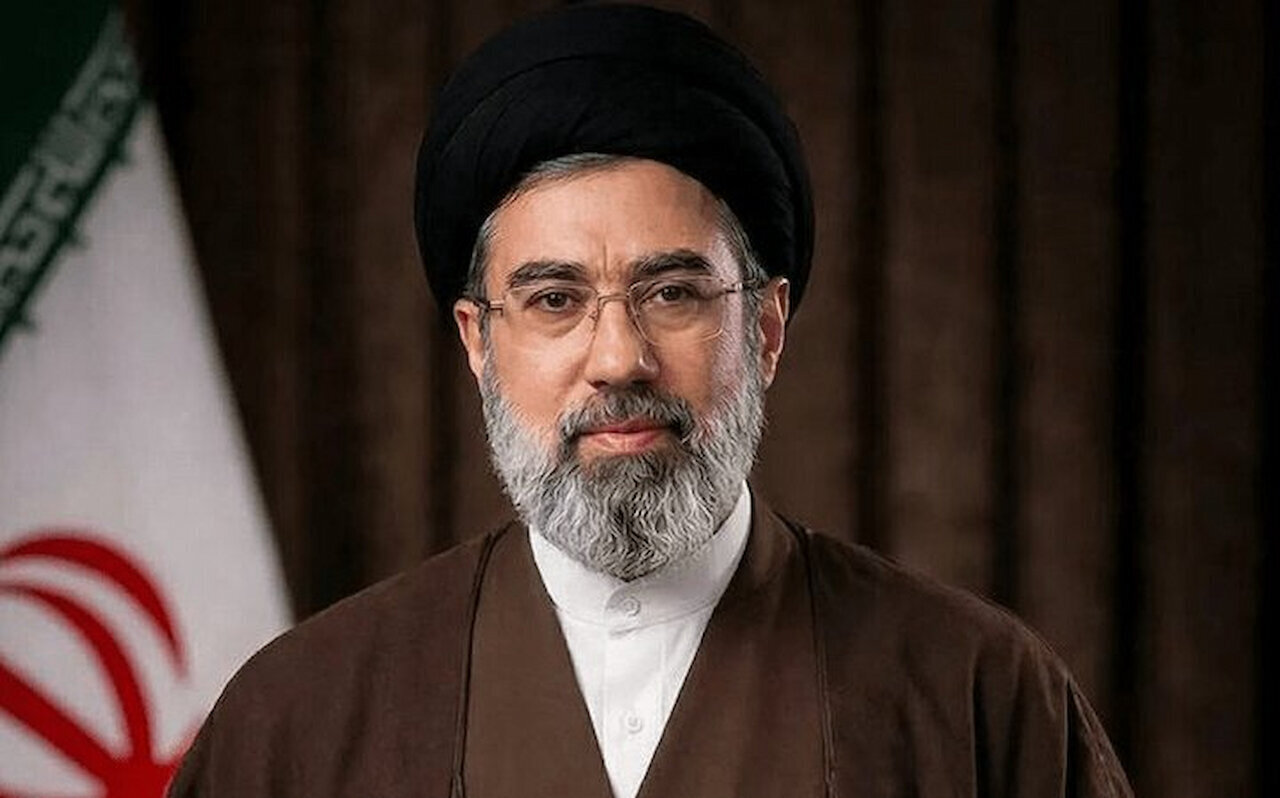 رهبر انقلاب : ۲۹ فروردین ماه سالروز تولد رهبر عظیم‌الشأن شهیدمان است که بیشترین تلاش را برای حفظ ارتش داشت