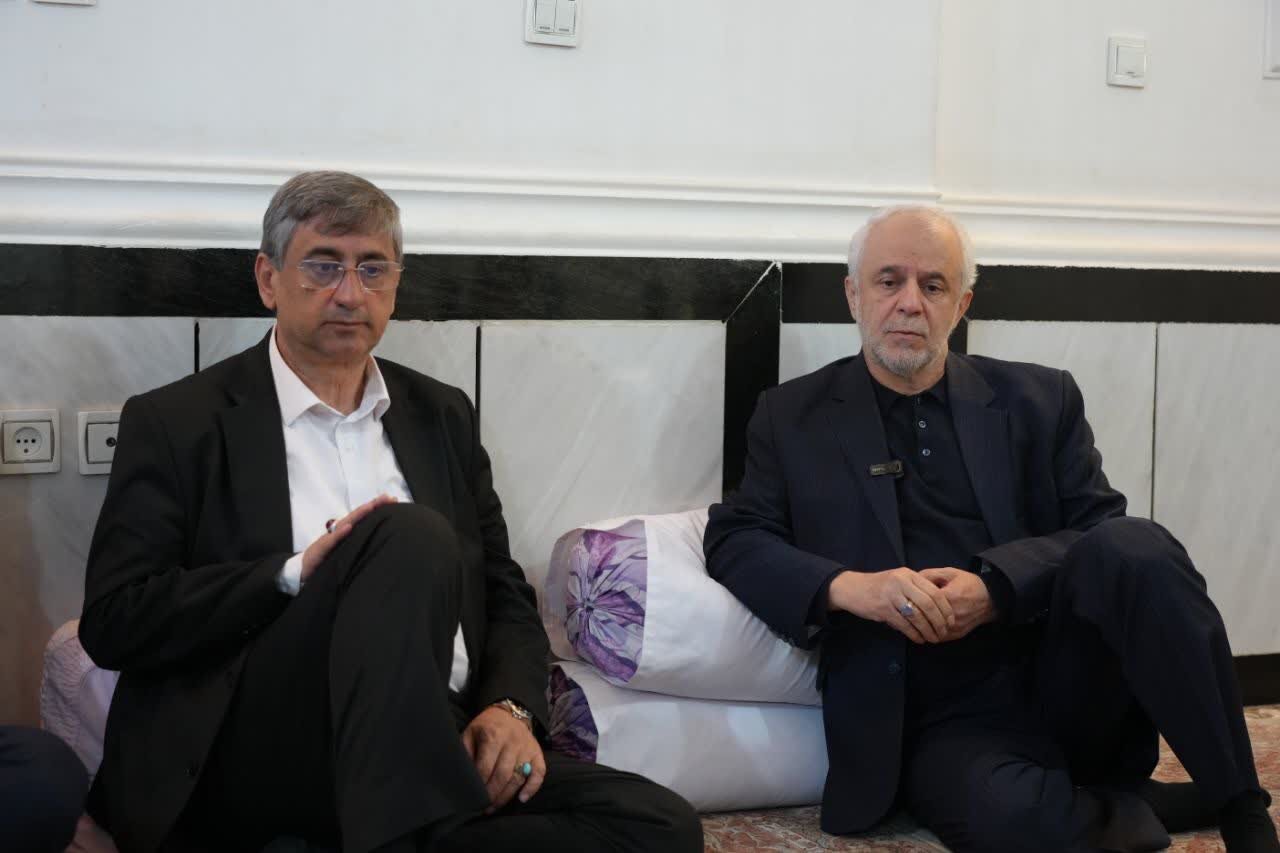 دیدار استاندار لرستان و رییس بنیاد شهید کشور با خانواده های شهدای خرم‌آباد