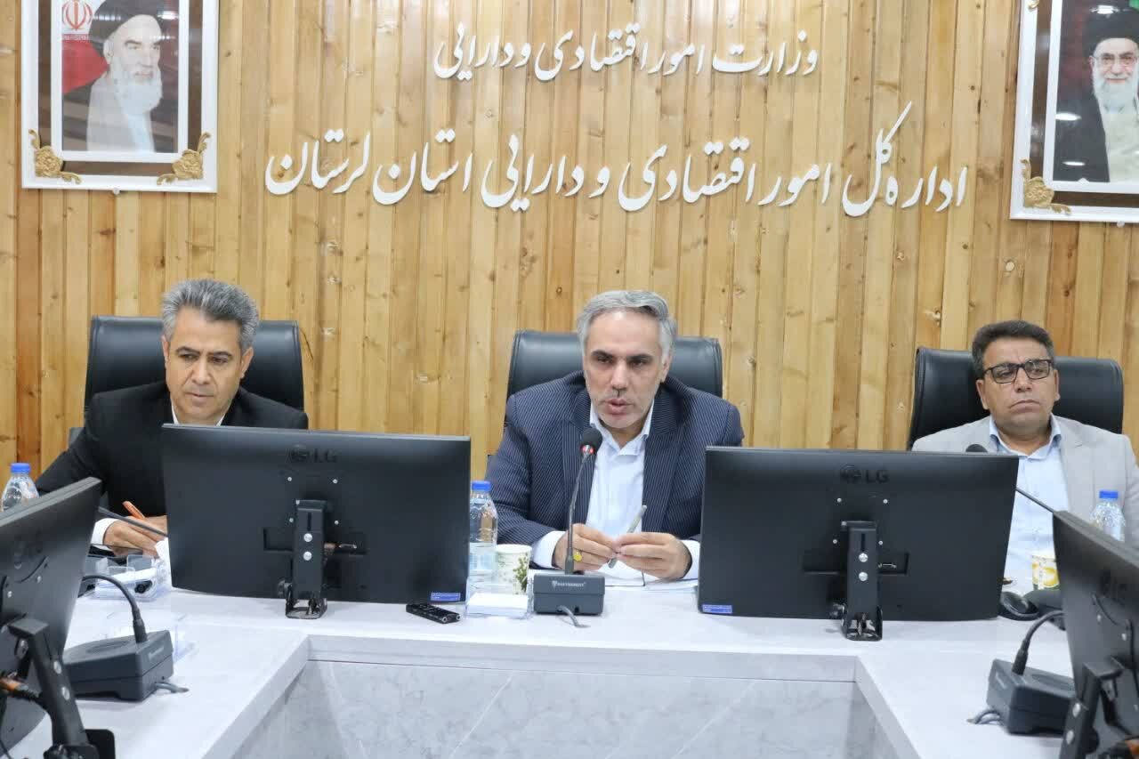 تأکید نماینده وزیر اقتصاد در لرستان بر حمایت فوری از واحدهای اقتصادی آسیب‌دیده