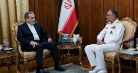 دیدار جانشین فرمانده نیروی دریایی ارتش با عراقچی+عکس
