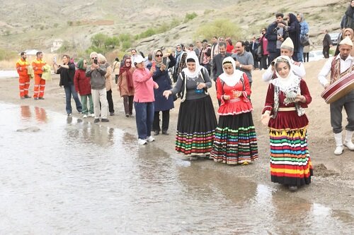 آیین باستانی «نوروز رودها» در قزوین برگزار شد