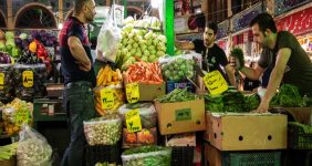 قیمتهای عجیب از میوههای نوبرانه؛ گوجهسبز ۸۰۰ هزار تومان، چغاله ۵۰۰ هزار تومان