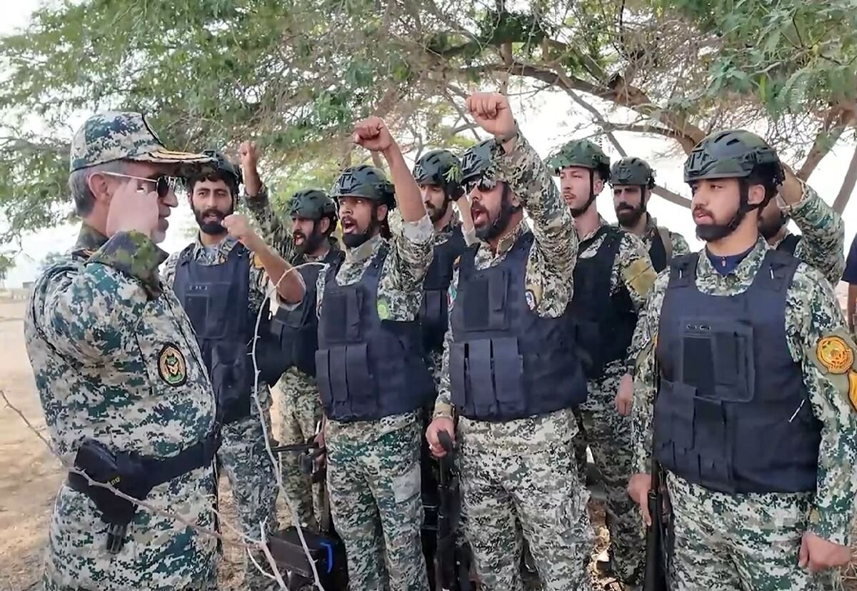 بازدید فرمانده نیروی زمینی ارتش از مناطق مرزی/ امیر سرتیپ جهانشاهی درباره درگیری دوباره جنگ چه هشداری داد؟
