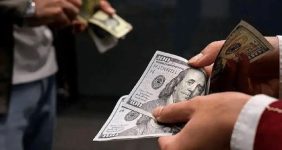 واکنش نماینده مجلس به یک اتفاق عجیب در بازار دلار؛ قیمت کمتر دلار در ازای دریافت تراول چک‌های یک میلیون تومانی