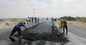 انجام عملیات گسترده لکه‌گیری آسفالت در محورهای اصلی و فرعی شهرستان رودان