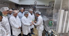 بازدید مدیرکل کار لرستان از کارخانه شیر خرم آباد / تقدیر از نلاشهای کارگران و پرسنل