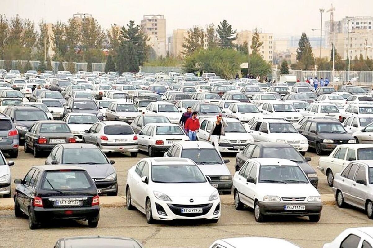 قیمت‌ها در بازار خودرو زیر و رو شد/ قیمت این خودرو ۶۰۰ میلیون تومان تغییر کرد + جدول