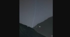 عکس روز ناسا از یک دنباله‌دار بر فراز هیمالیا
