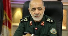 عکسی دیده نشده از فرمانده قرارگاه خاتم‌الانبیا در کنار رهبر شهید انقلاب