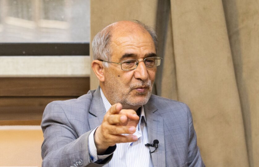 سردار علایی: ۲۷ ناو هواپیمابر ثابت در خلیج فارس حضور دارند/  آمریکا و کشورهای عربی قبل از پیروزی انقلاب برای کم کردن قدرت ایران، برنامه ریزی کردند