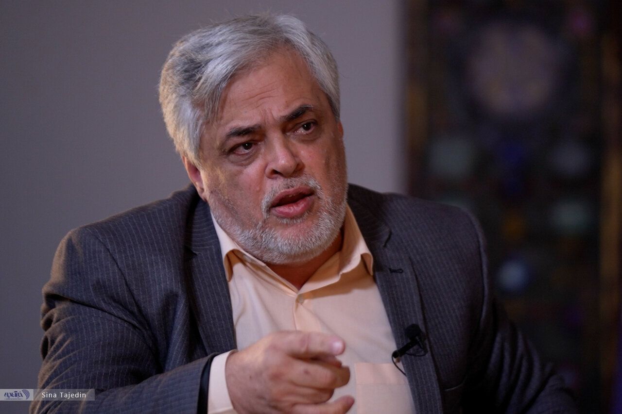 مهاجری  خطاب به عارف:  اگر اختیار عزل این دو نفر را ندارید، هیچ‌کاره‌اید
