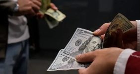 قیمت دلار امروز پنجشنبه ۱۷ اردیبهشت ۱۴۰۵/ دلار ۵ هزار تومان دیگر ریخت + جدول