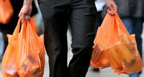 خداحافظی با کیسههای نایلونی رایگان در فروشگاهها/ قیمتگذاری کیسههای پلاستیکی کلید خورد