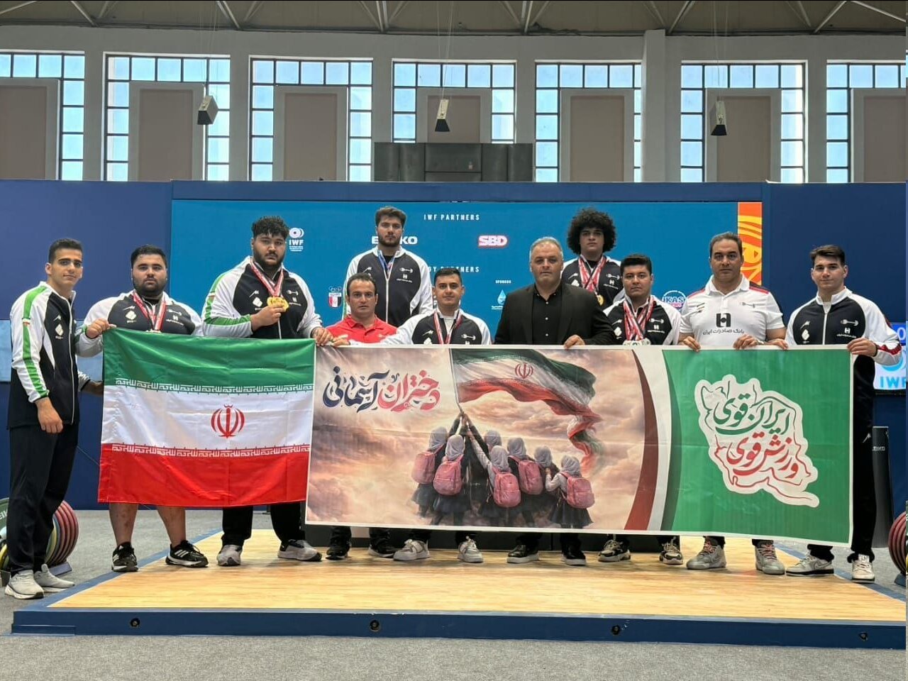 پرچم ایران بالا رفت، دل‌ها در میناب جا ماند/ قصه غیرت در روزهای سخت جنگ